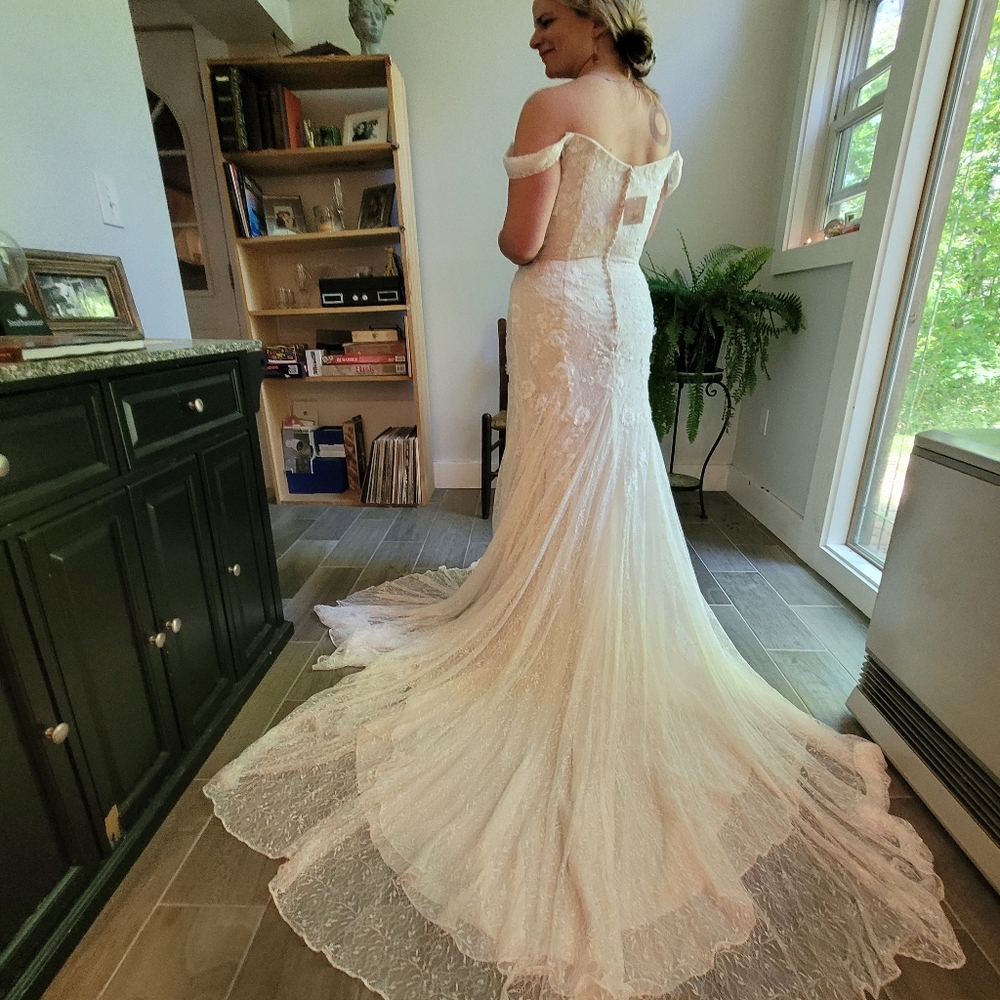 BRAND NEW Melissa Sweet Layered Lace Swag Sleeve Trumpet Wedding Dress